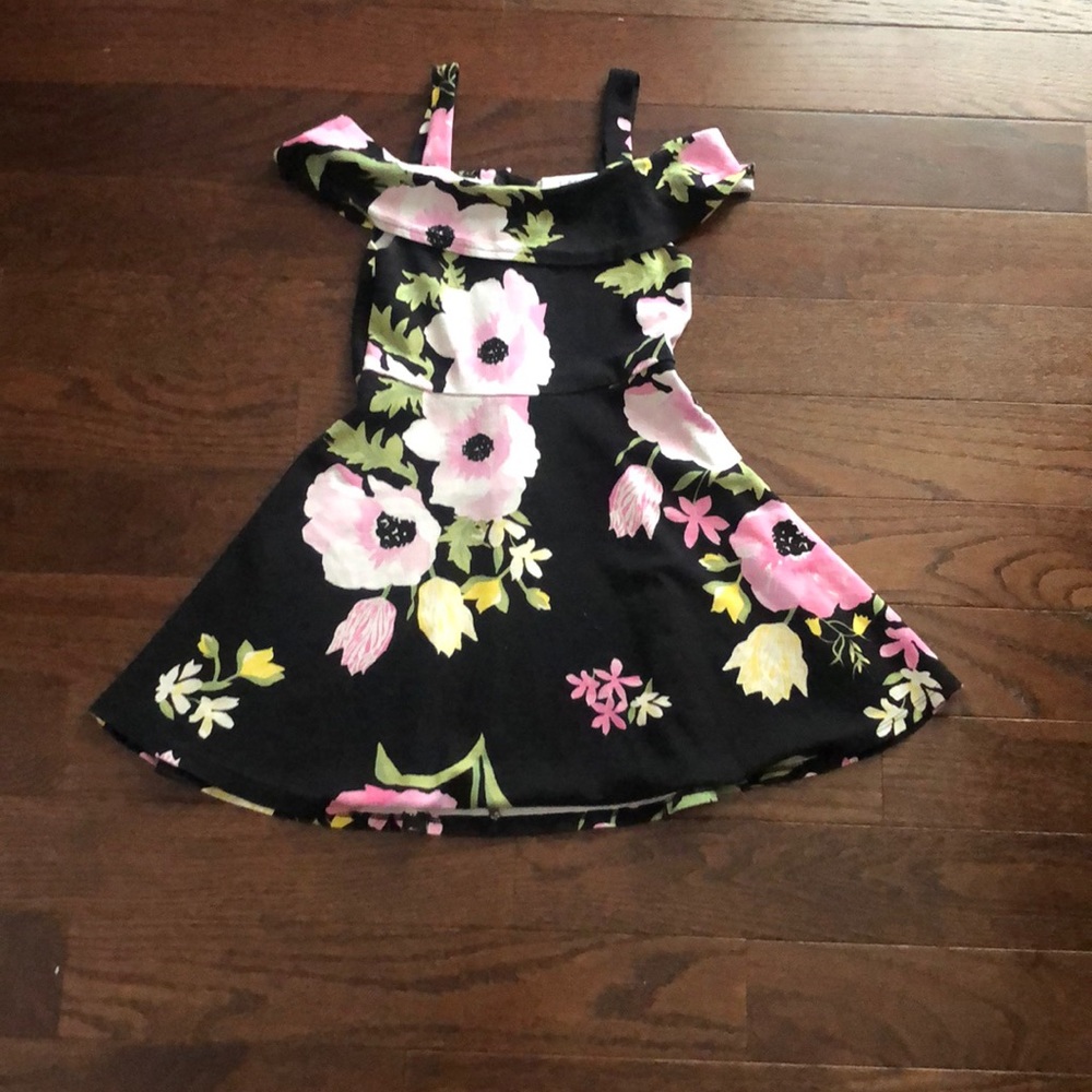 Girls dress size 5/6